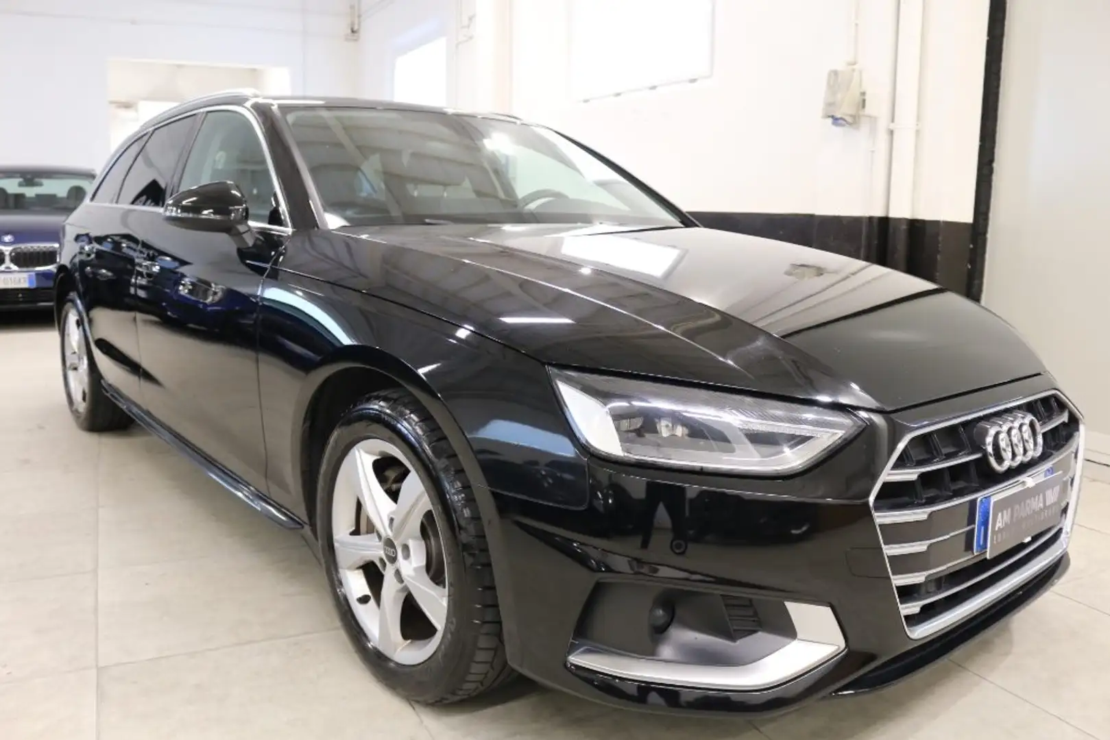 Audi A4 40 TDI S tronic Business Advanced Noir - 1