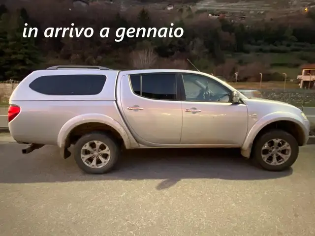 Mitsubishi L200 L200 d.cab 2.5 di-d Intense Plus 178cv