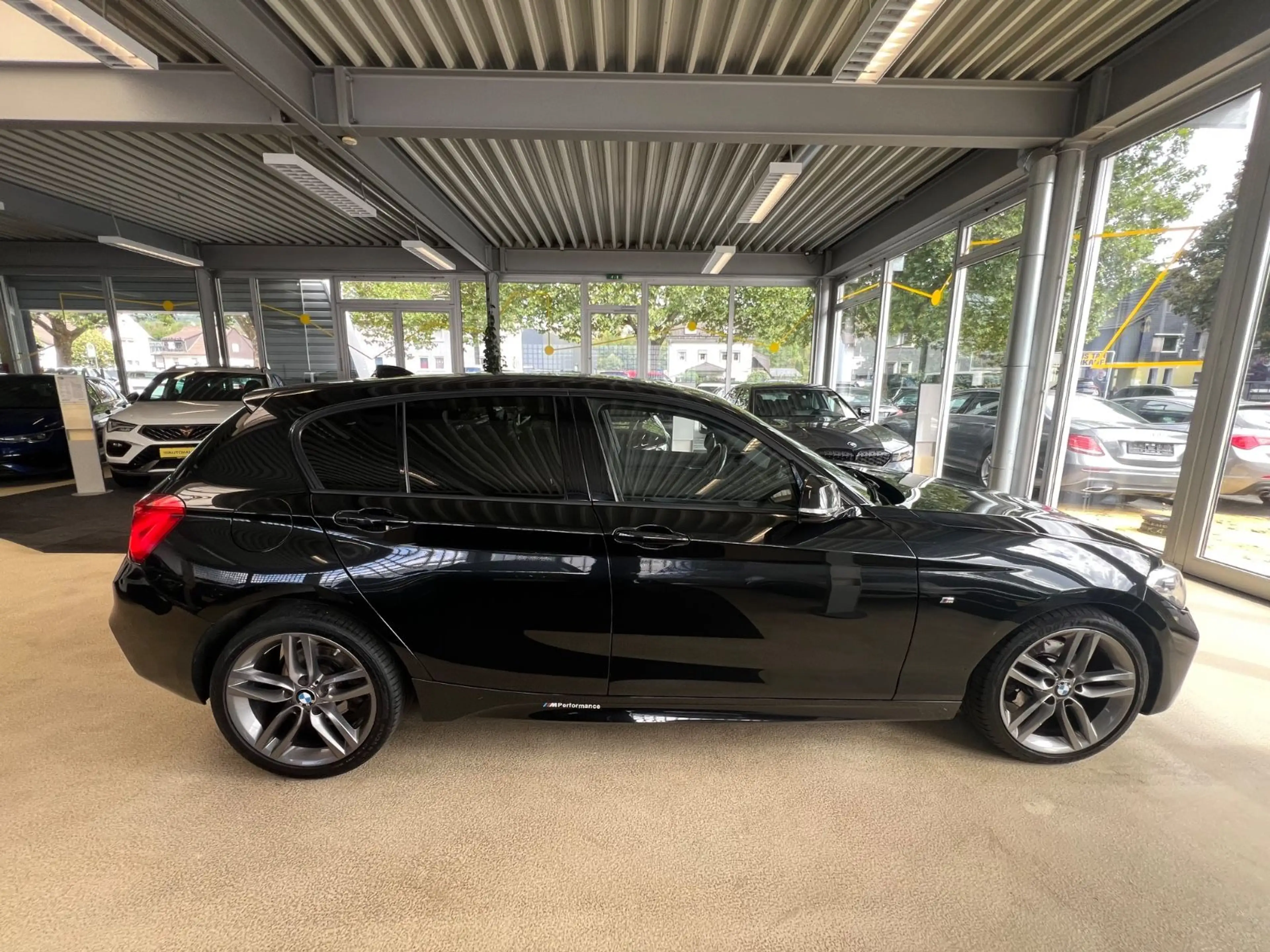 BMW 120 i M Sport Paket  * NAVI * SITZHEIZUNG * — photo 4