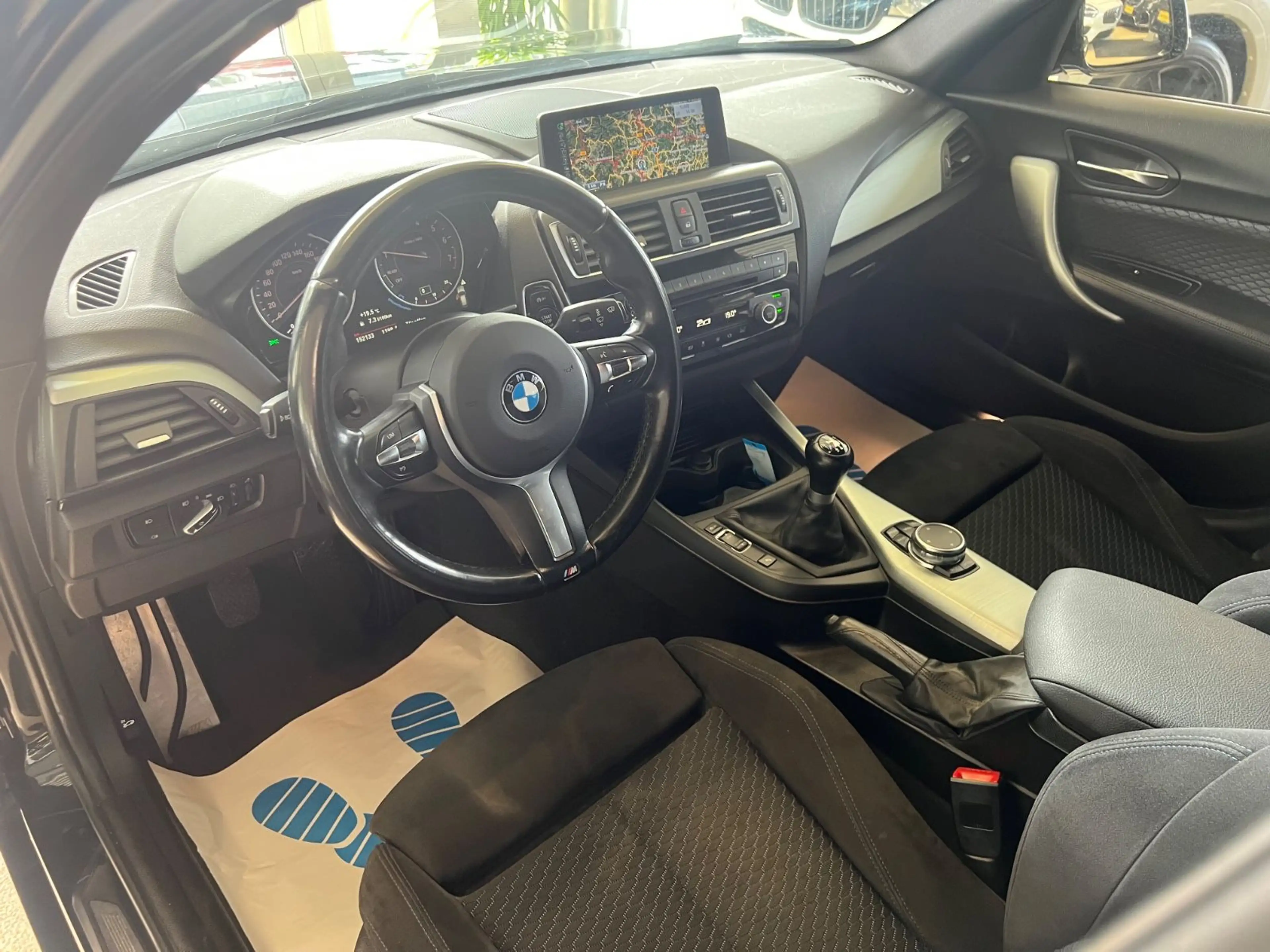 BMW 120 i M Sport Paket  * NAVI * SITZHEIZUNG * — photo 11