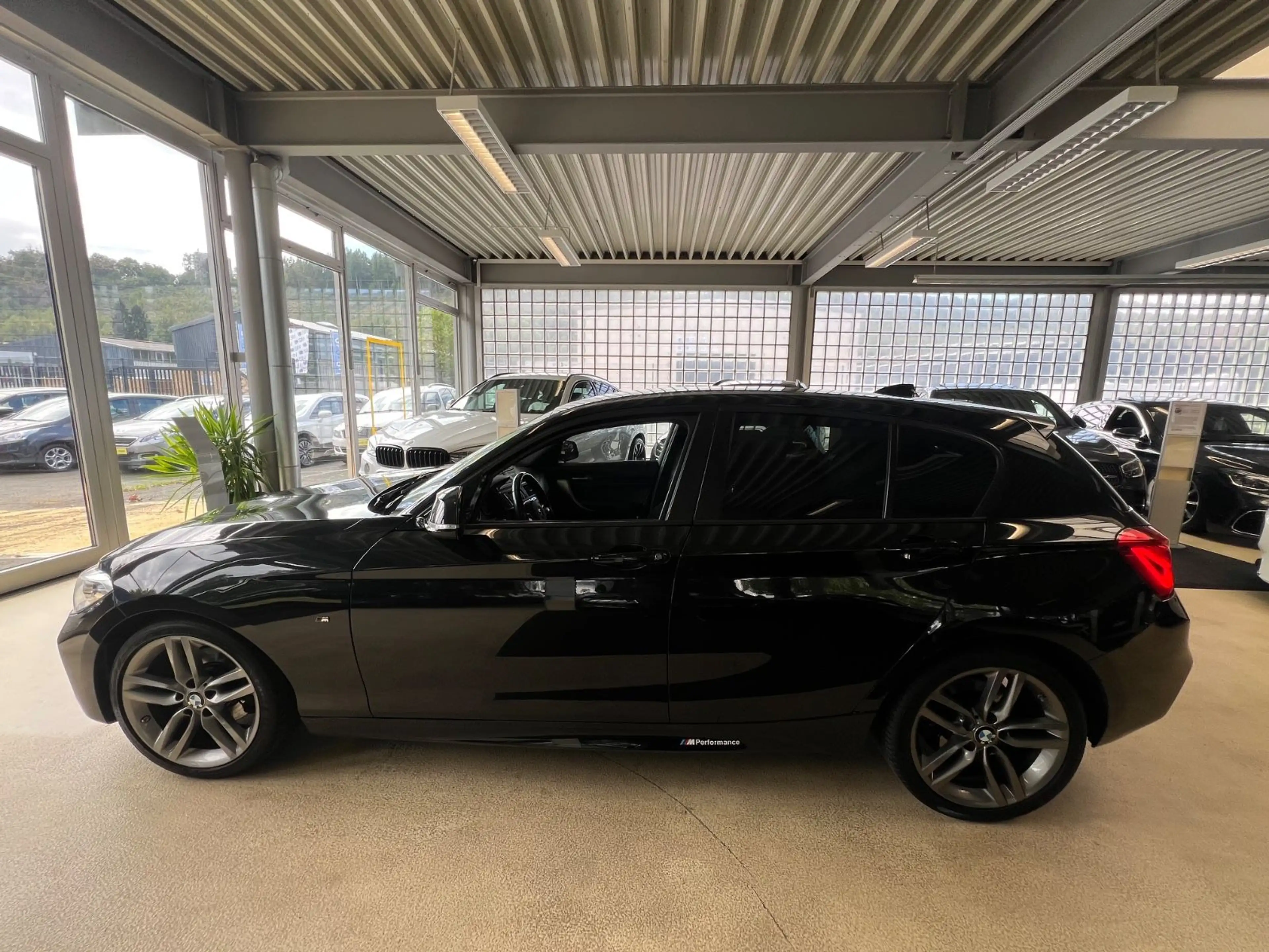 BMW 120 i M Sport Paket  * NAVI * SITZHEIZUNG * — photo 8