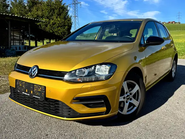 Volkswagen Golf 1,0 - R-line, neuwertiger Zustand.
