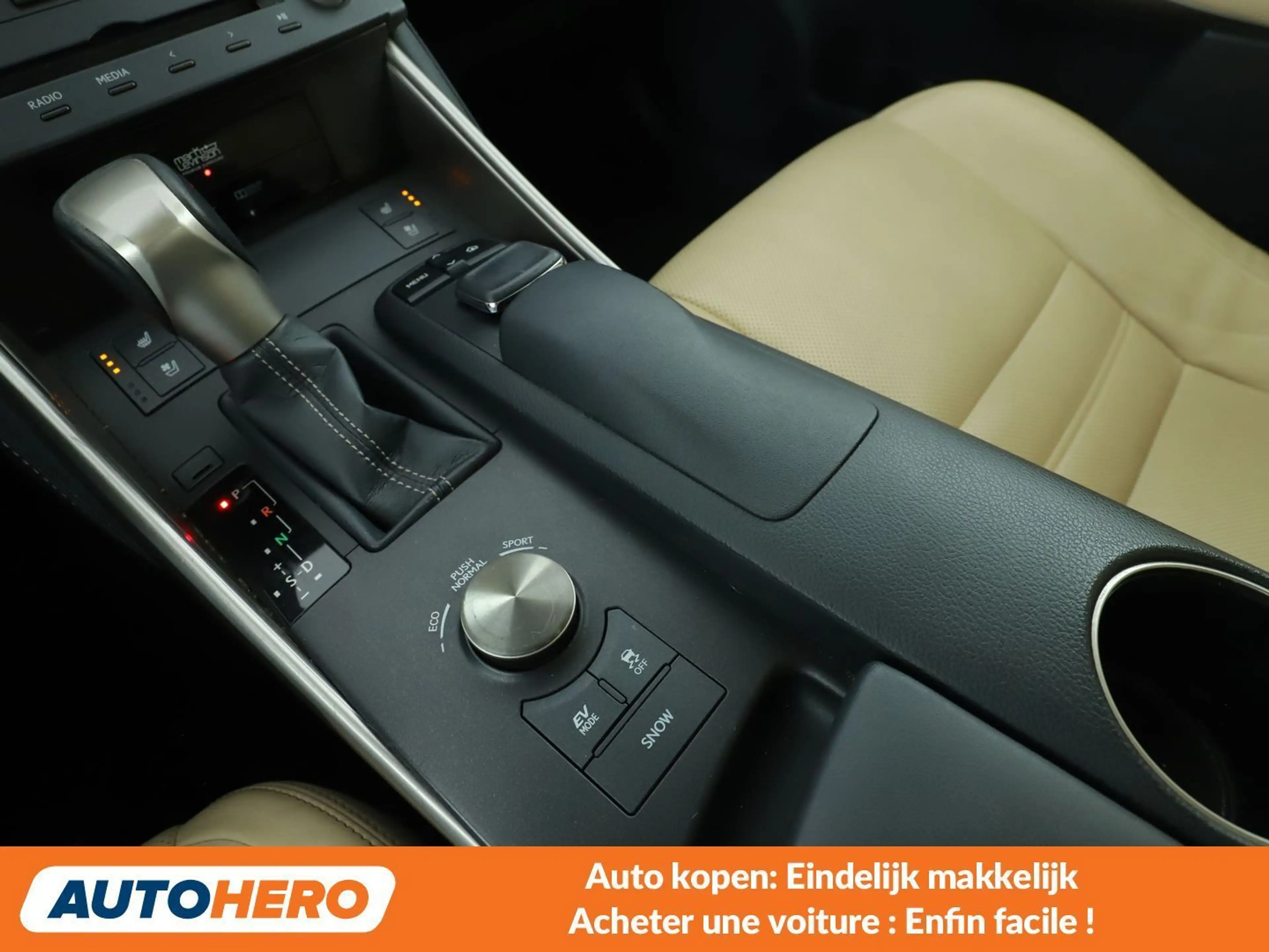 Lexus IS 300 IS 300h — photo 13