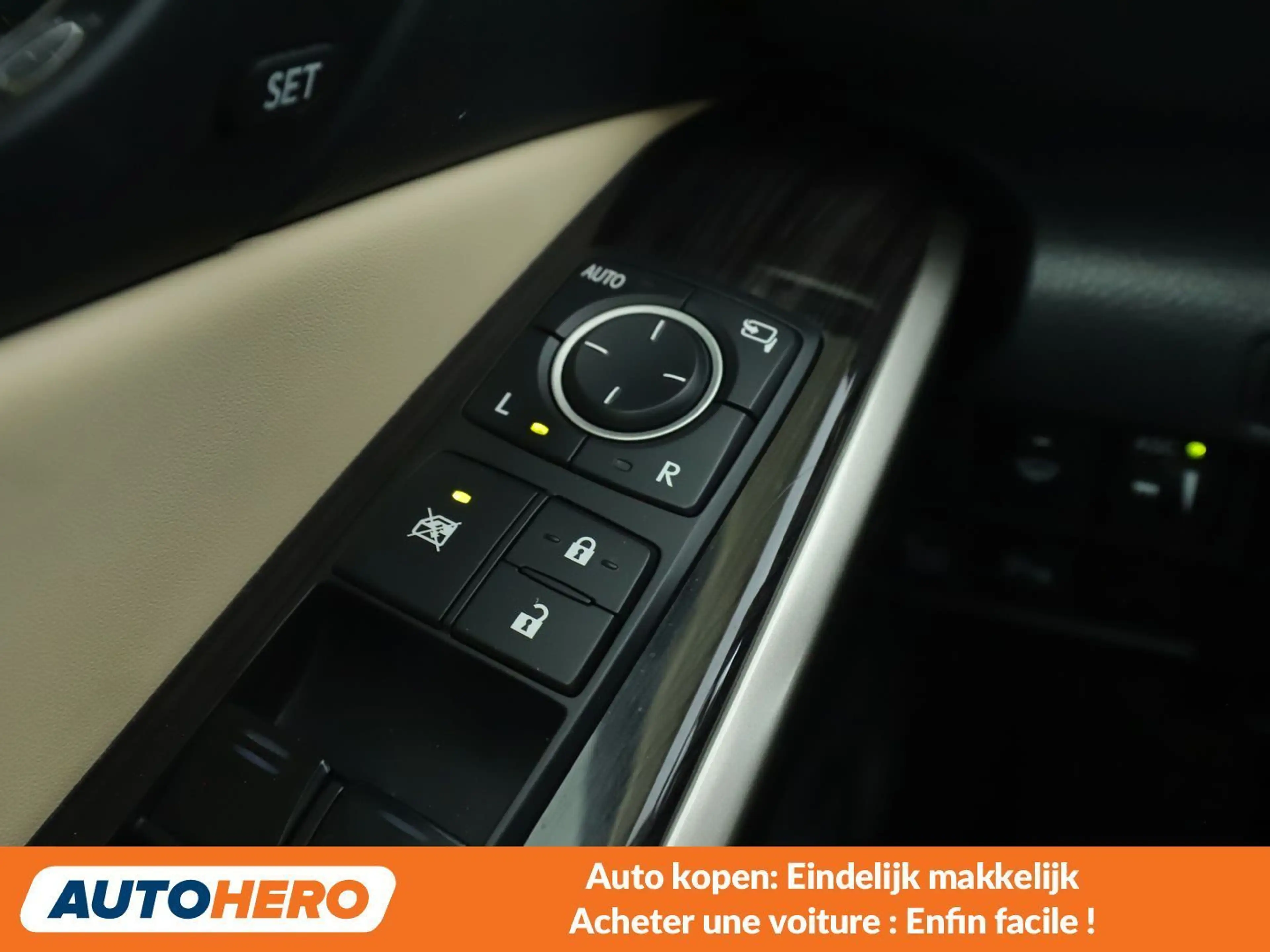 Lexus IS 300 IS 300h — photo 15