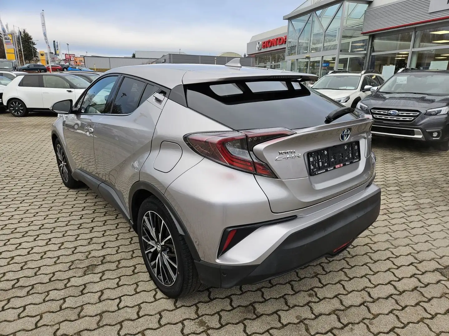 Toyota C-HR 1,8 Hybrid Lounge Grau - 2