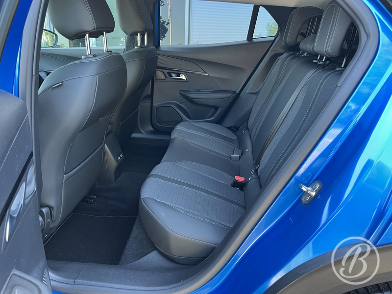 Peugeot e-2008 EV Allure 50 kWh 136 pk Automaat Range tot 300 km — photo 11