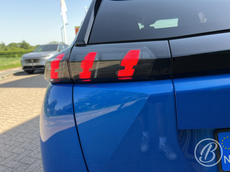 Peugeot e-2008 EV Allure 50 kWh 136 pk Automaat Range tot 300 km — photo 39