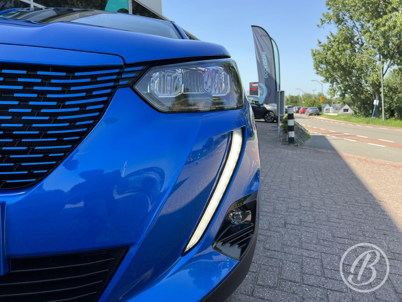 Peugeot e-2008 EV Allure 50 kWh 136 pk Automaat Range tot 300 km — photo 37