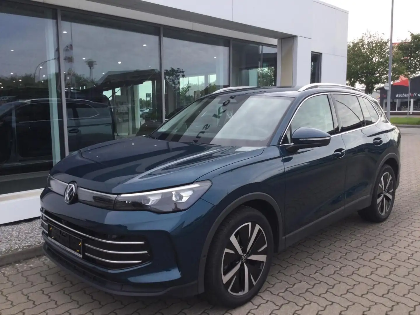Volkswagen Tiguan 1.5 eTSI DSG Elegance Matrix ACC NAVI AHK Blau - 2