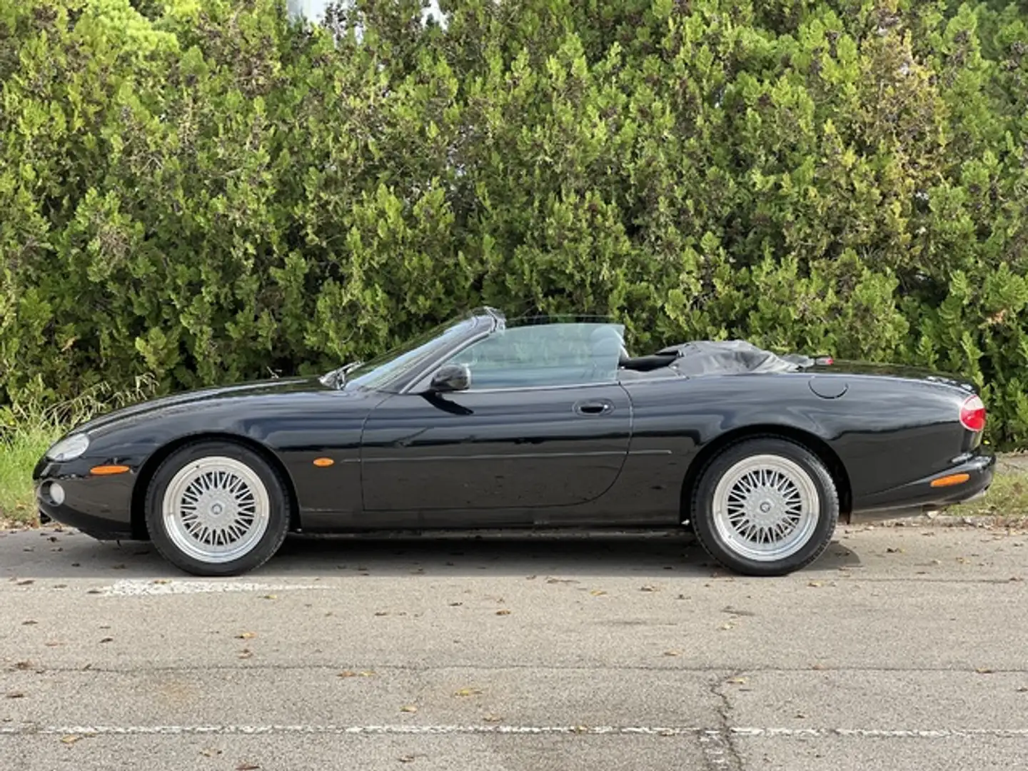 Jaguar XK XK8 Convertible 4.0 Aut. Schwarz - 2