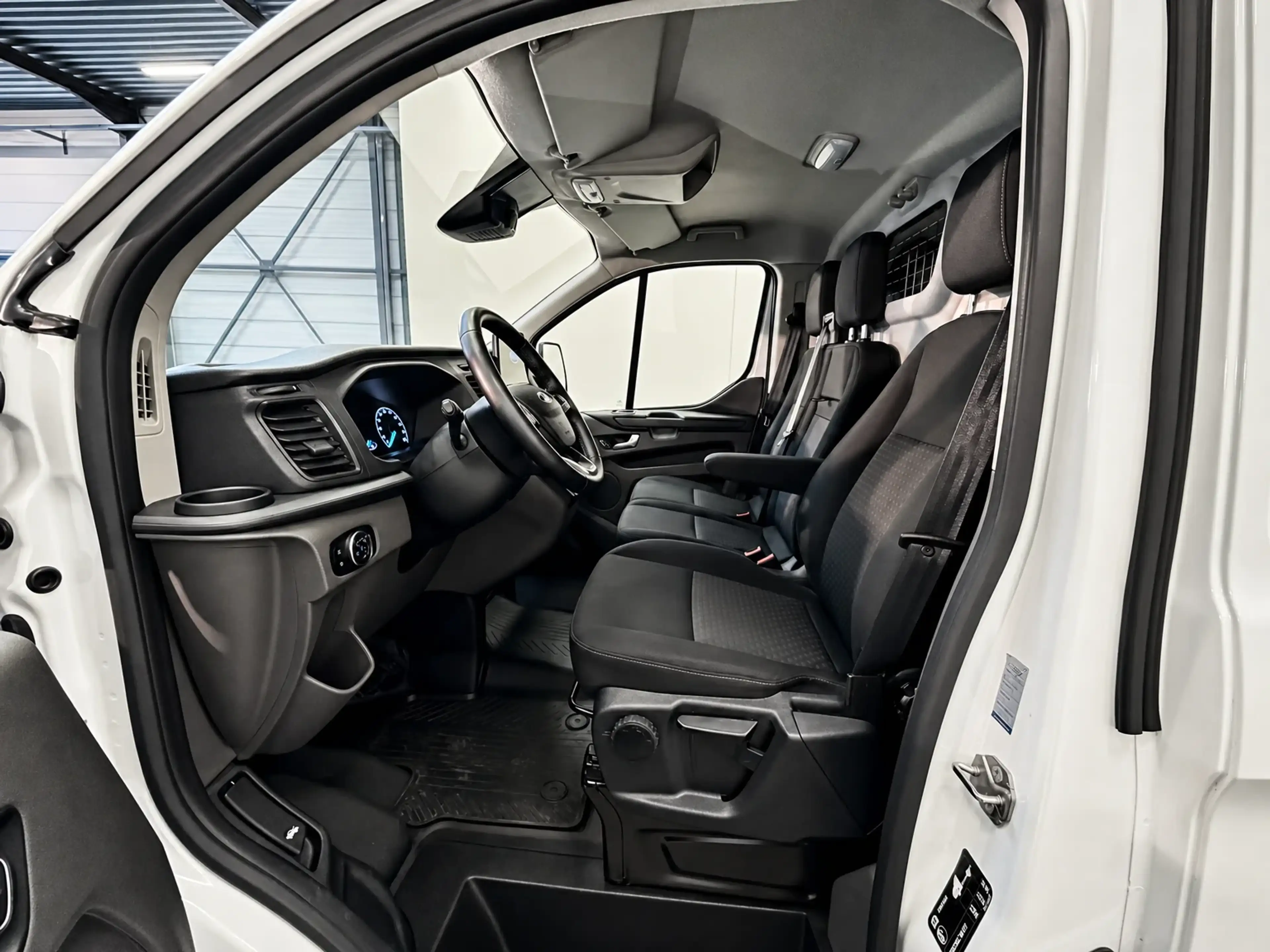 Ford Transit Custom 2.0 — photo 13