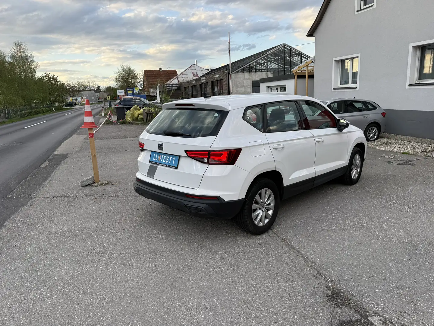 SEAT Ateca Ateca 1,0 Reference Eco TSI Reference Weiß - 1
