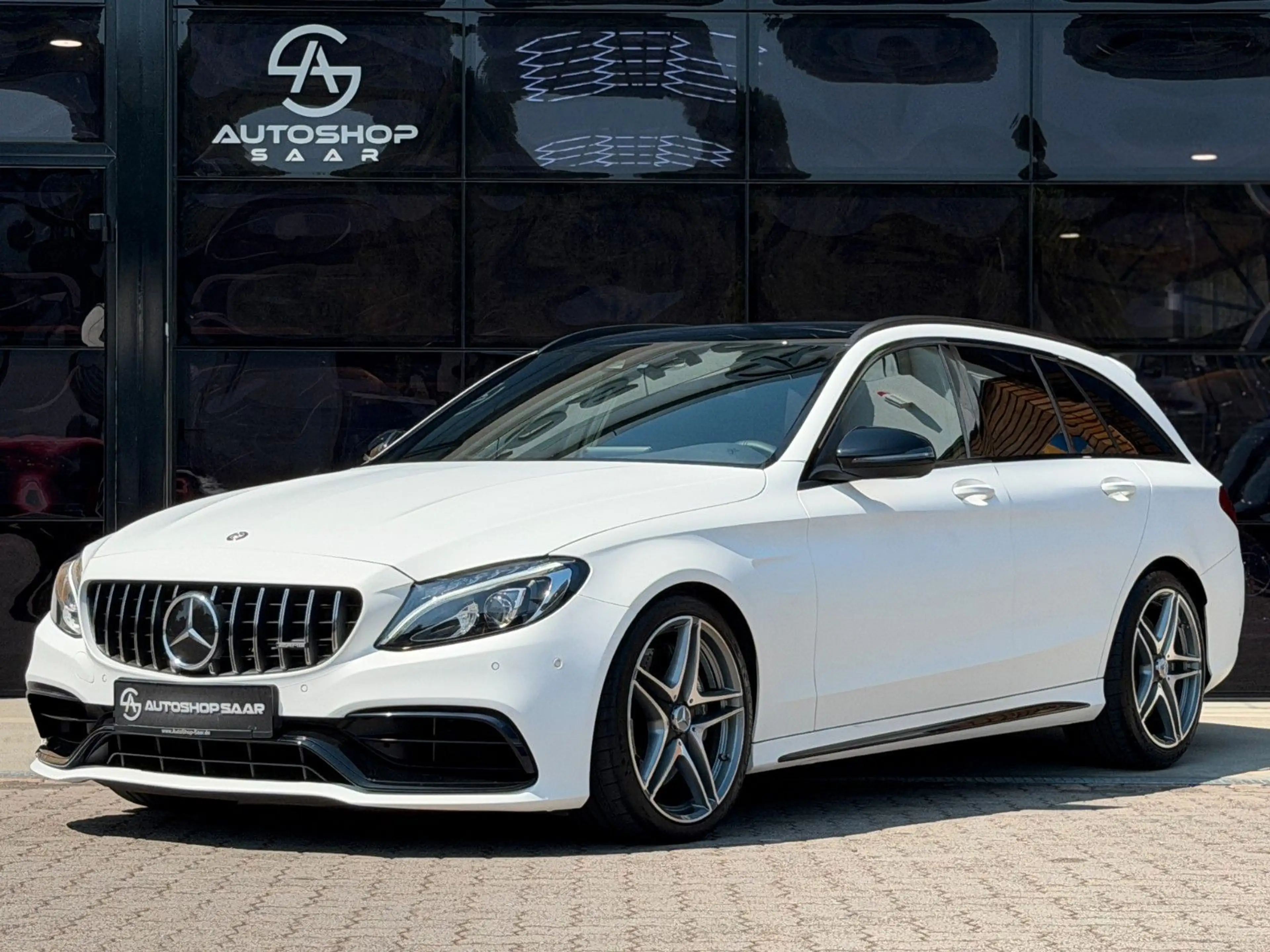 Mercedes-Benz C 63 AMG V8 PANORAMA/BURMESTER