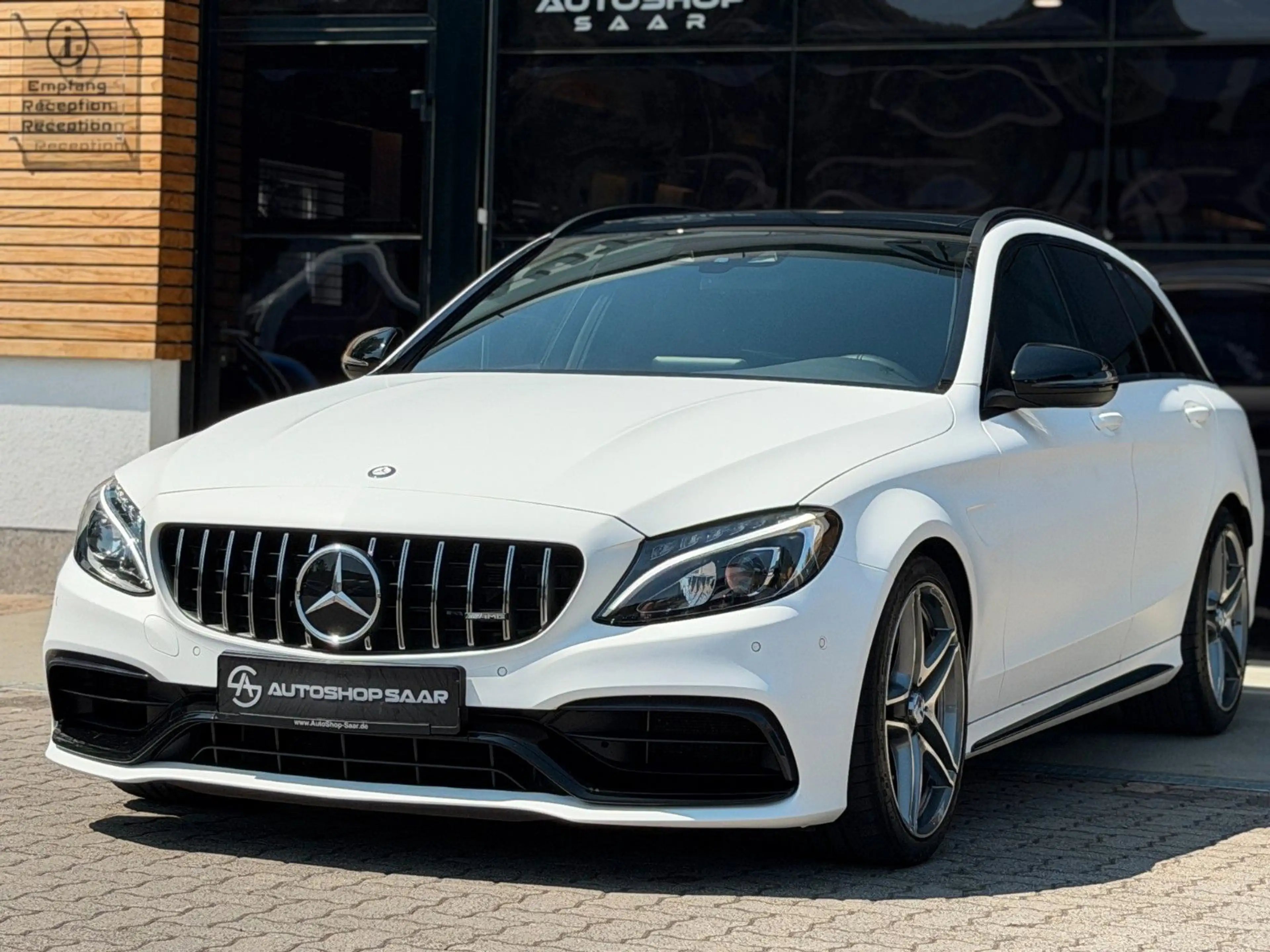 Mercedes-Benz C 63 AMG V8 PANORAMA/BURMESTER — photo 15