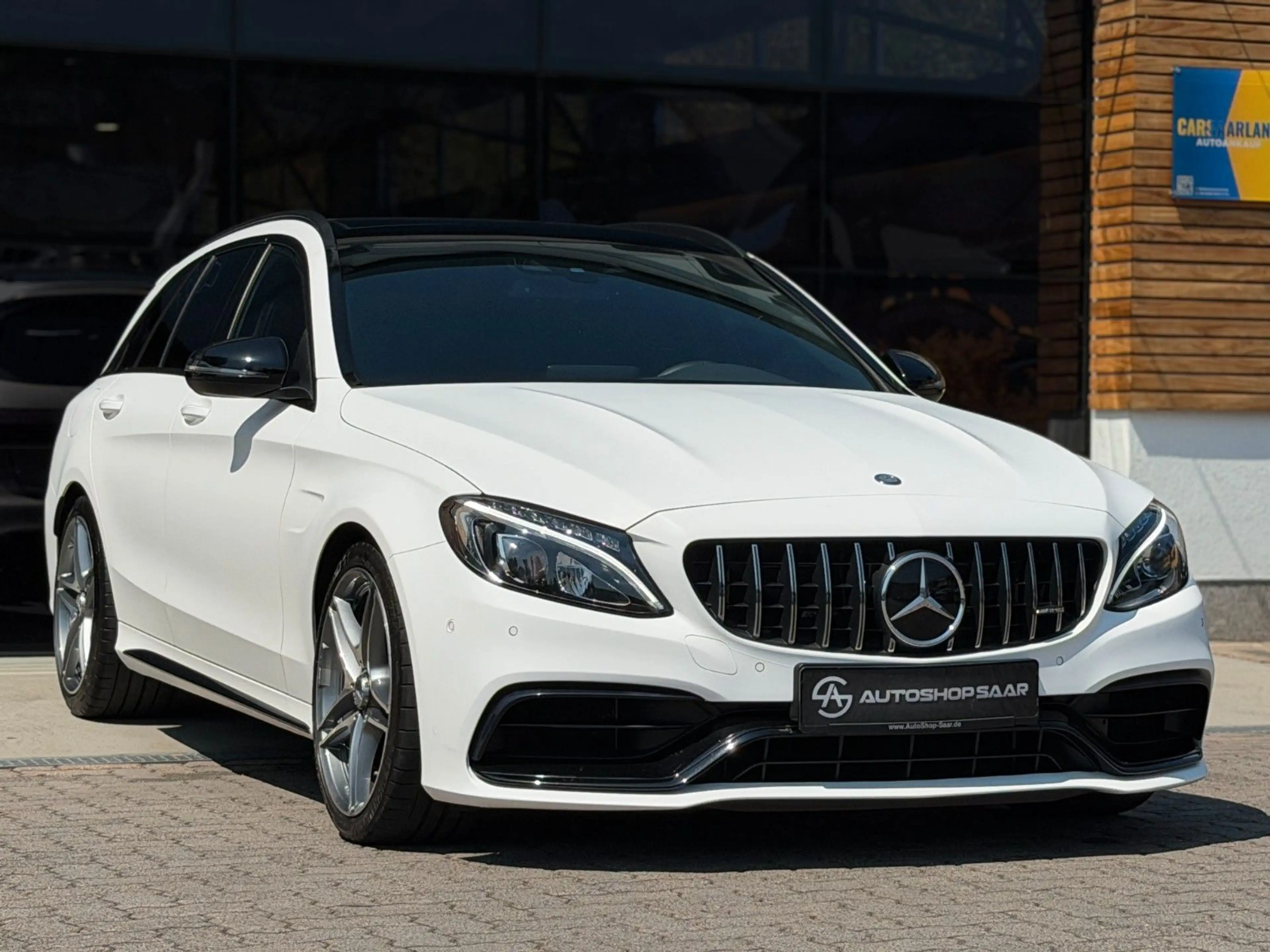 Mercedes-Benz C 63 AMG V8 PANORAMA/BURMESTER — photo 14