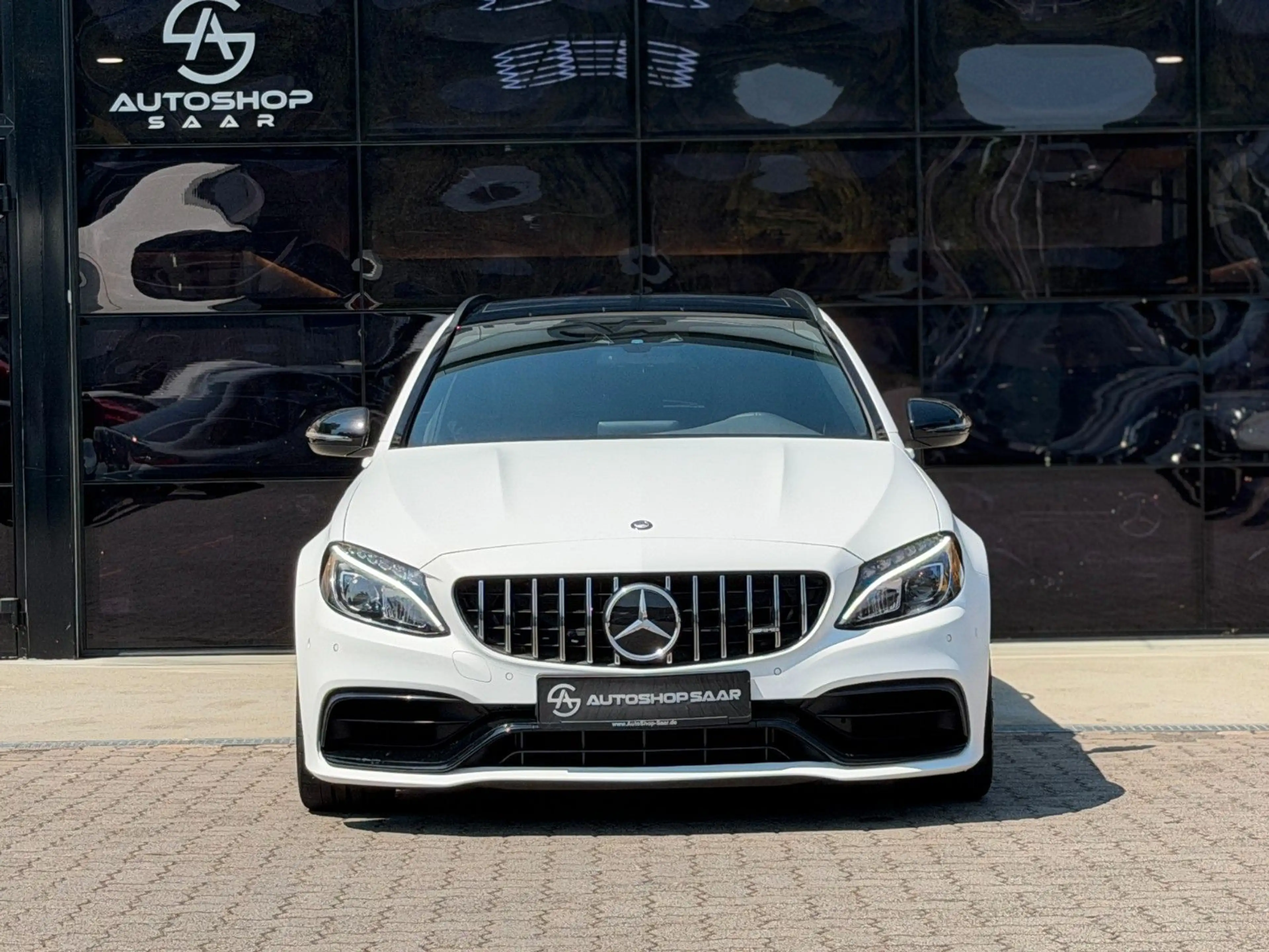 Mercedes-Benz C 63 AMG V8 PANORAMA/BURMESTER — photo 2