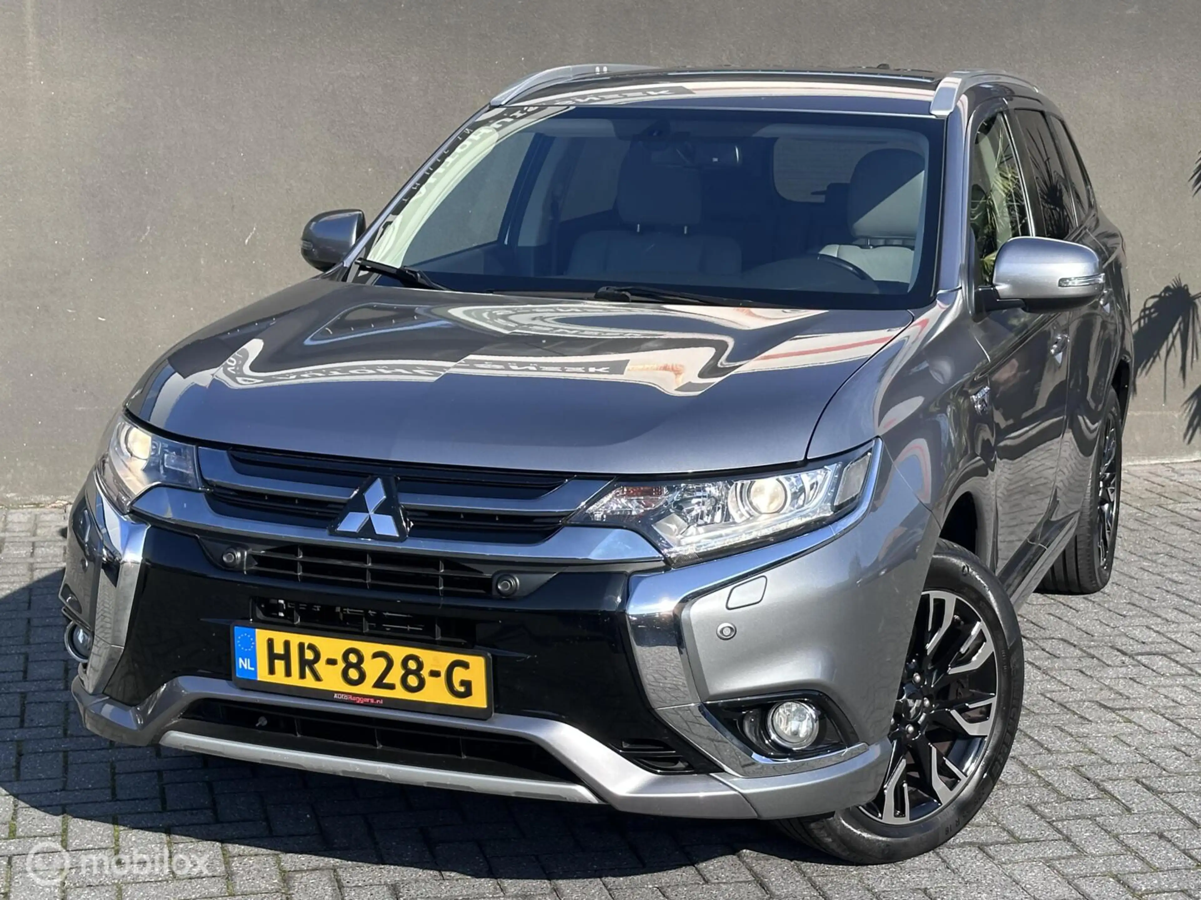 Mitsubishi Outlander 2.0 PHEV | Camera | Keyless | Trekhaak — photo 2