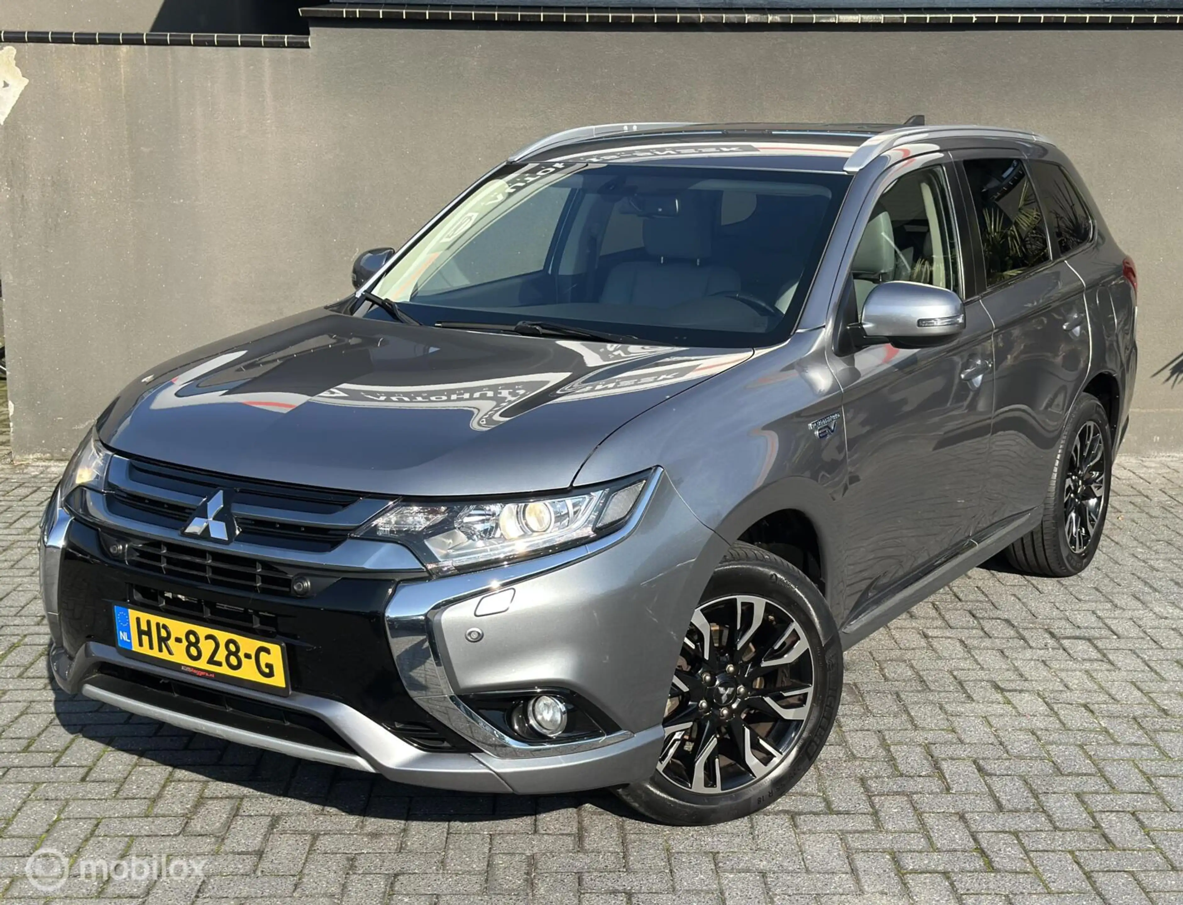 Mitsubishi Outlander 2.0 PHEV | Camera | Keyless | Trekhaak — photo 3