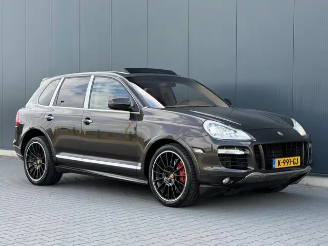 Porsche Cayenne view 10