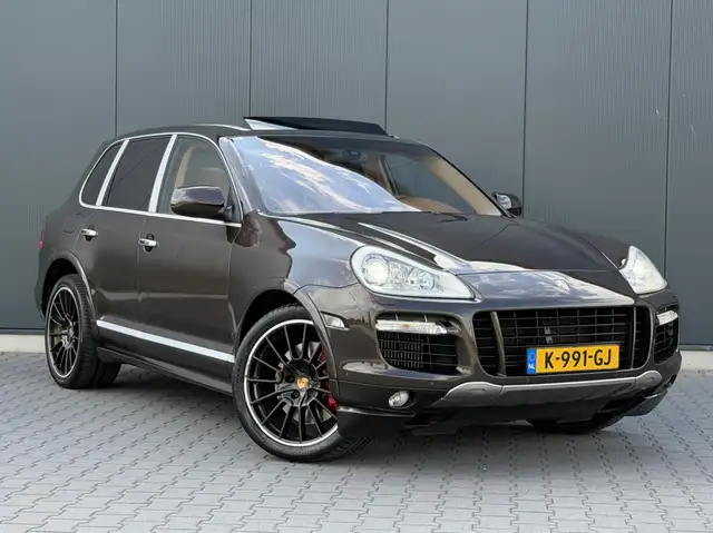Porsche Cayenne view 2