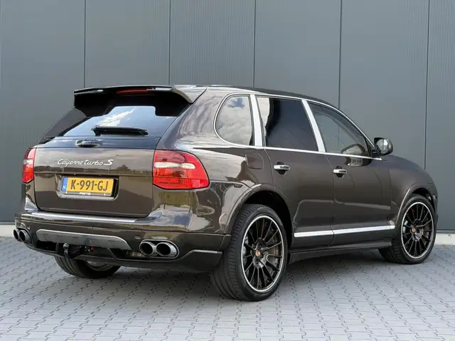 Porsche Cayenne view 4