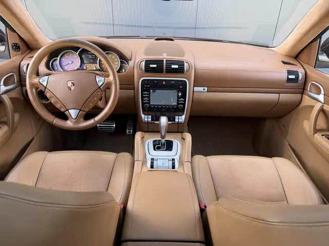 Porsche Cayenne view 15