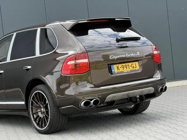 Porsche Cayenne view 13