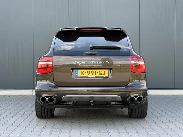 Porsche Cayenne view 8