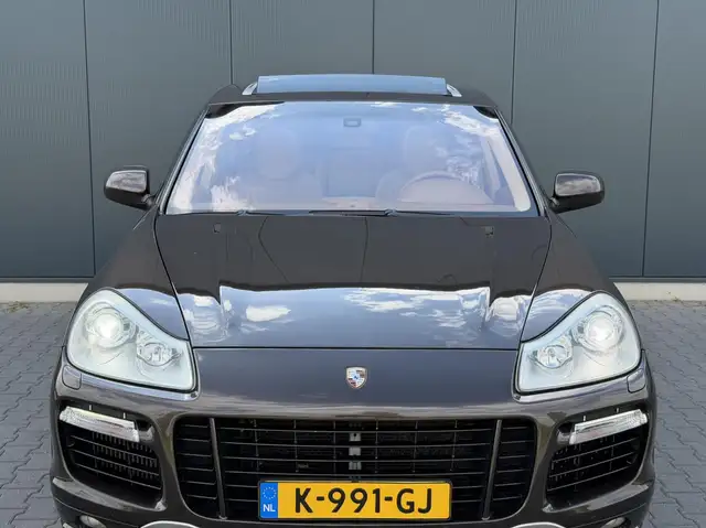 Porsche Cayenne view 14