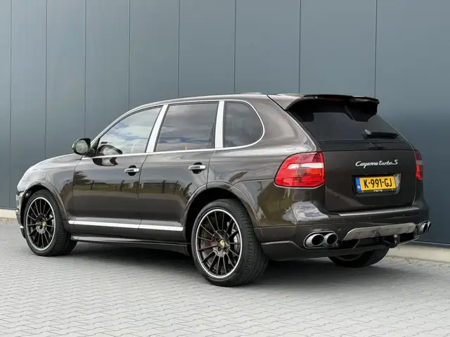 Porsche Cayenne view 11