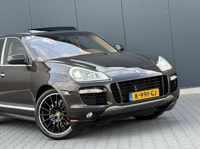 Porsche Cayenne view 12