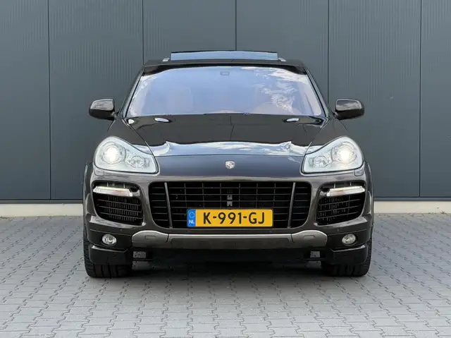 Porsche Cayenne view 7