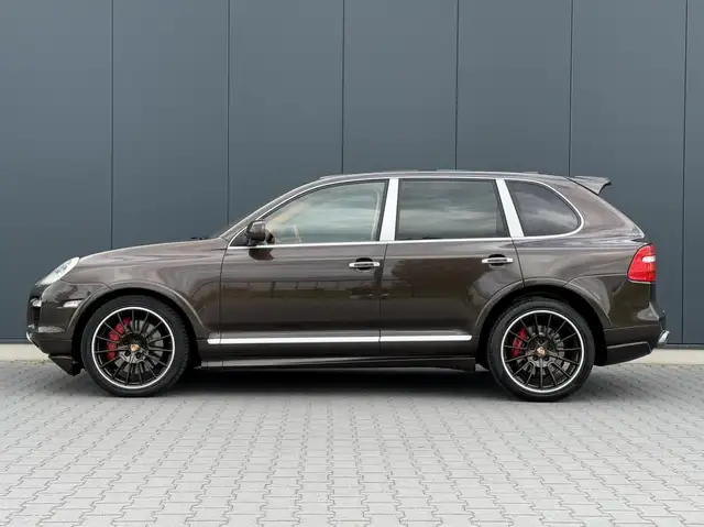 Porsche Cayenne view 9