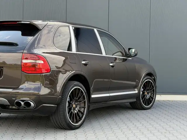 Porsche Cayenne view 5