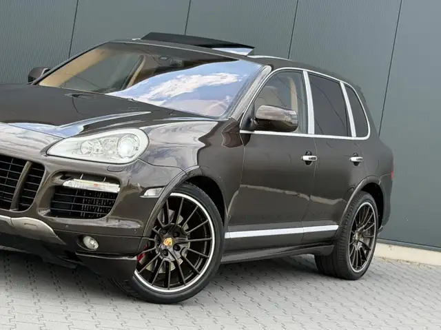 Porsche Cayenne view 6