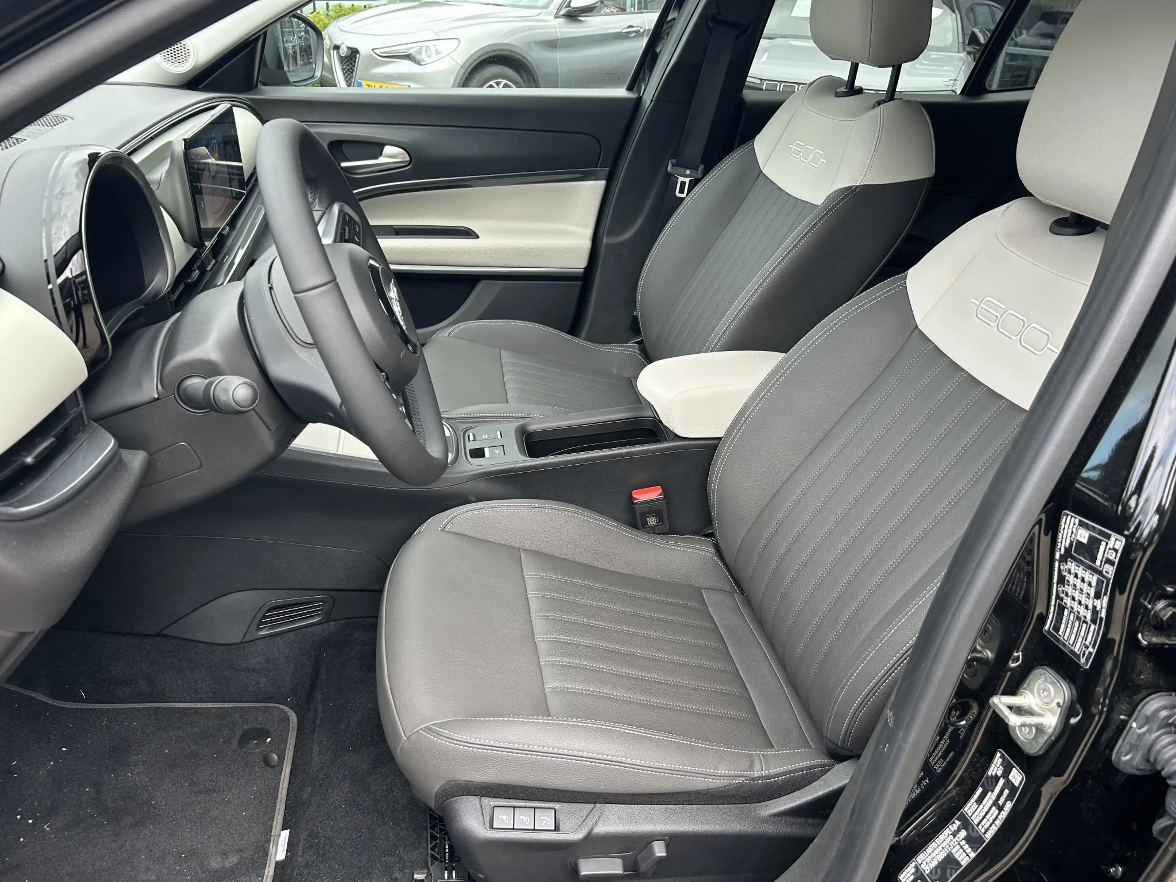 Fiat 600e La Prima 54 kWh | Navigatie | Lederen Bekleding | — photo 2