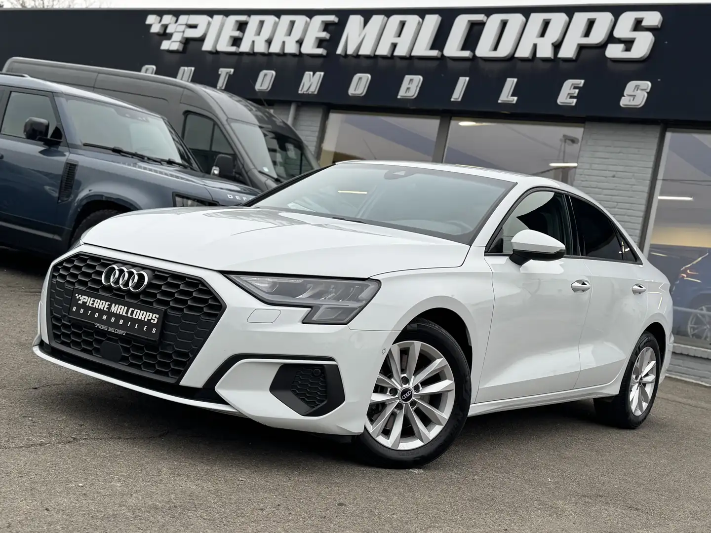 Audi A3 Berline 30 TFSI / CARPLAY / CUIR / NAV / AIRCO Weiß - 1