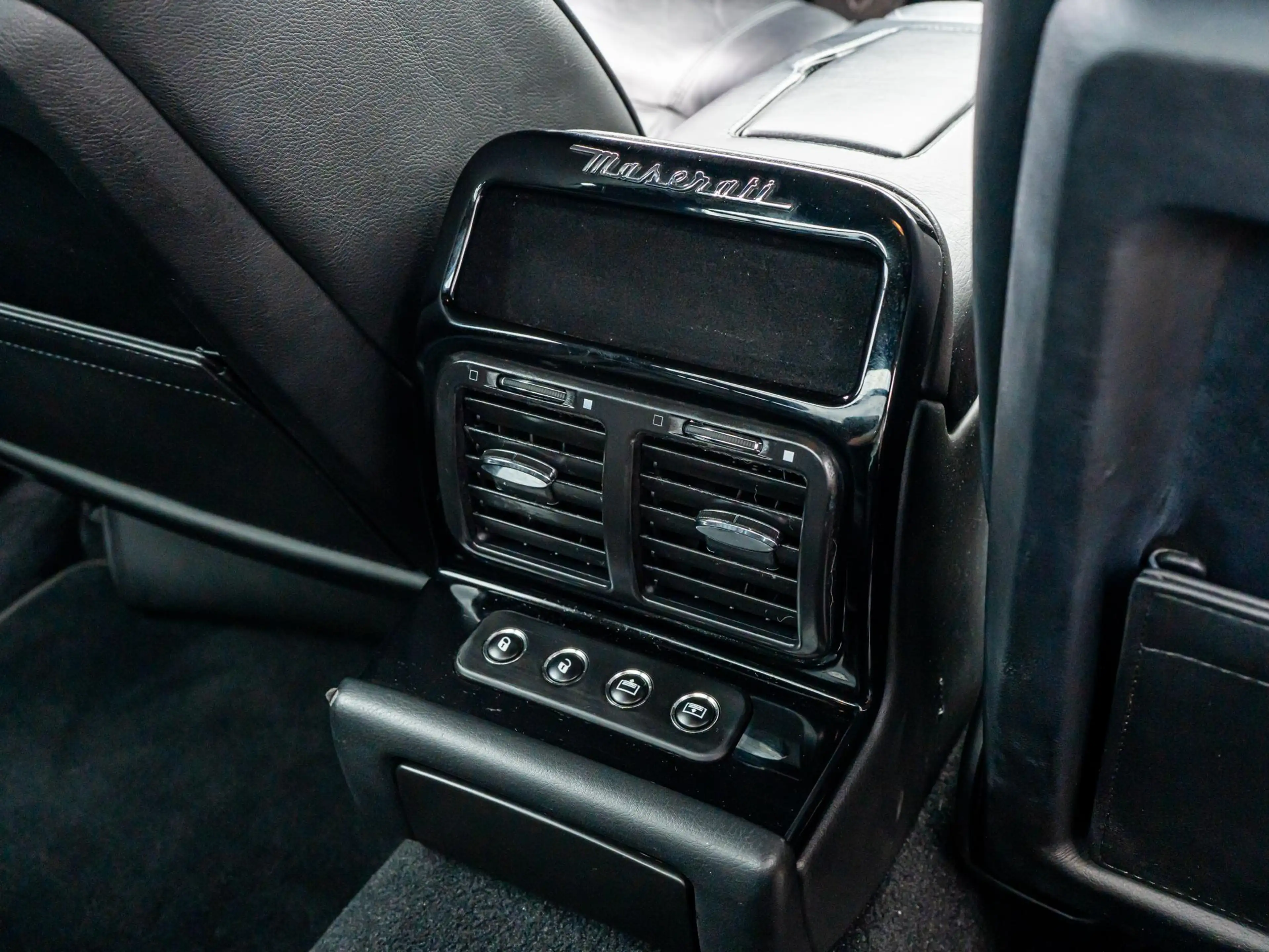 Maserati Quattroporte 4.2 — photo 38