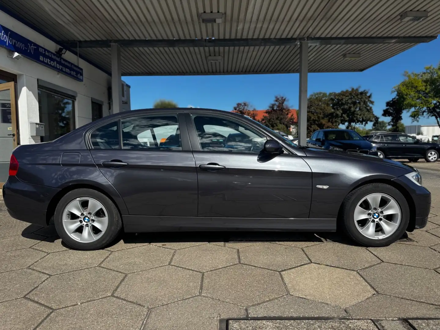 BMW 318 i Limousine/Klima/Xenon/PDC Grau - 2