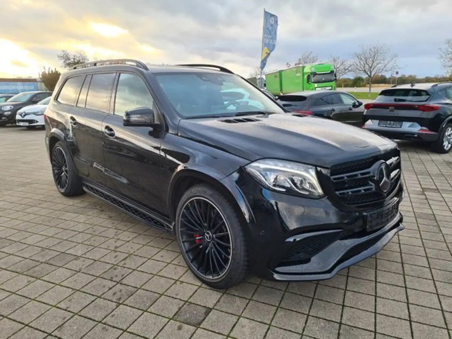 Mercedes-Benz GLS 63 AMG AMG 4Matic BRABUS 700PS 7Sitze Schwarz - 2