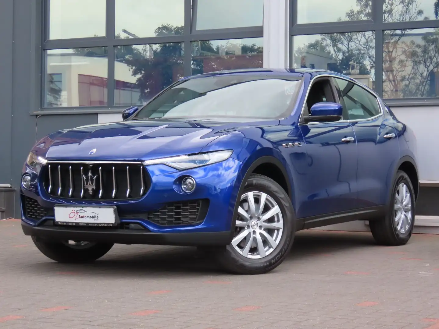 Maserati Levante Q4 3.0 V6 Autom. 360° Kamera Panorama Blau - 2