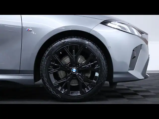 BMW 1 Series view 11