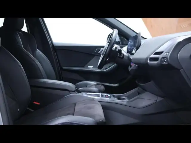 BMW 1 Series view 12