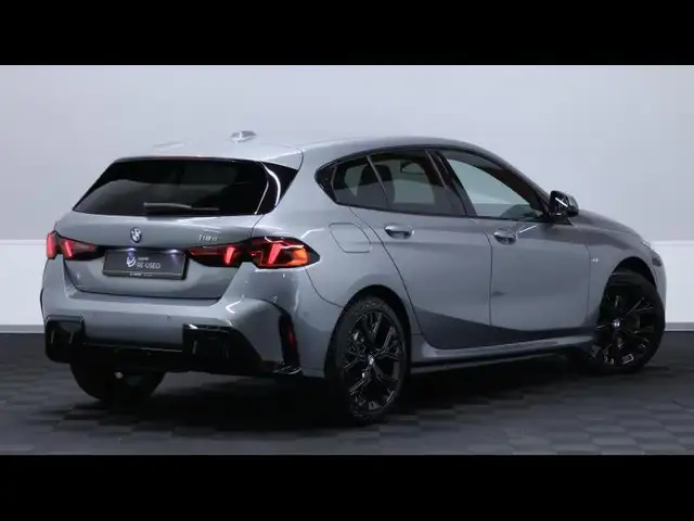 BMW 1 Series view 5