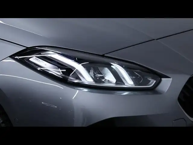 BMW 1 Series view 9
