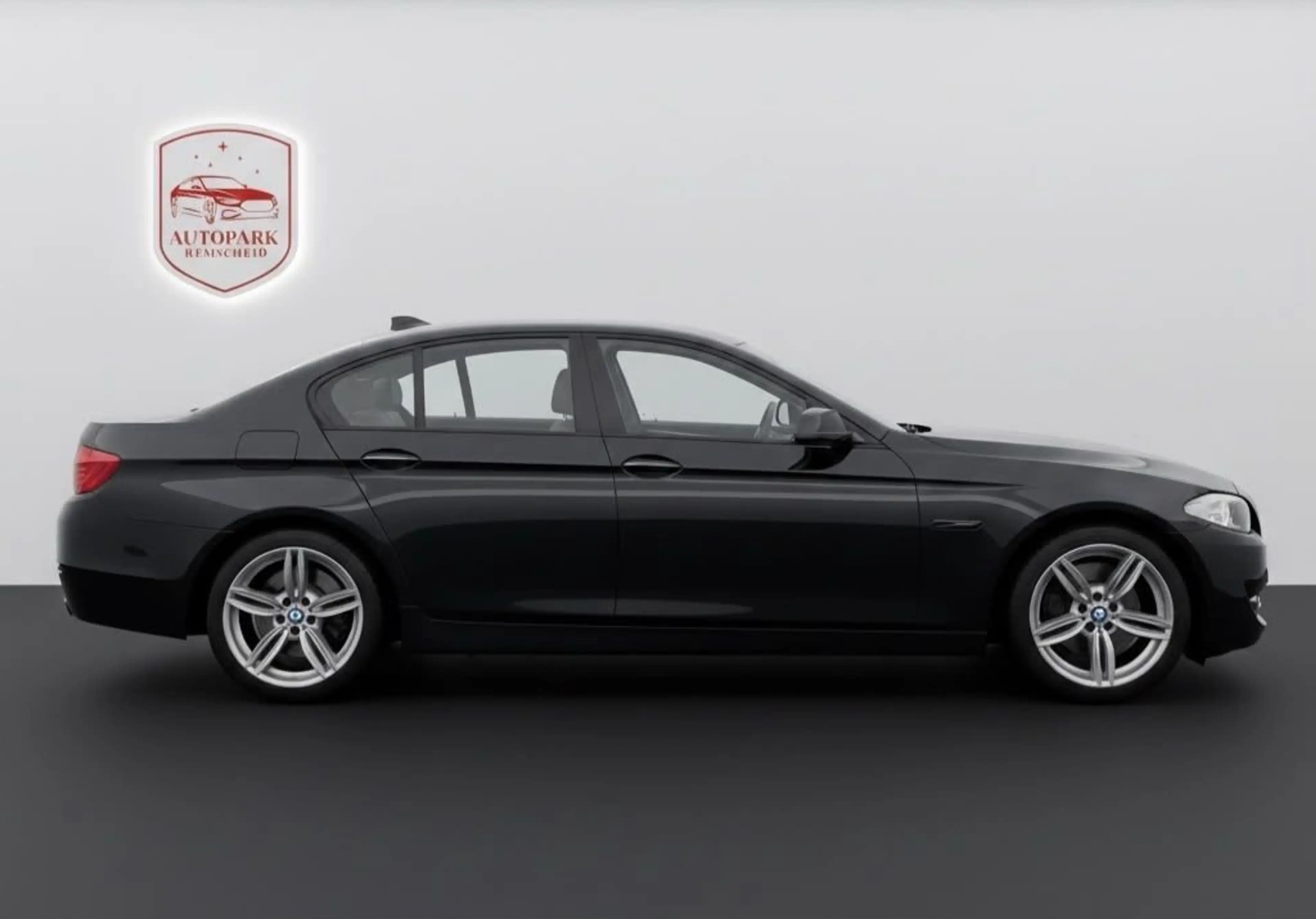 BMW 535 d xDrive*BI-XENON*NAVI PROF*HUD*LUXURY*19* — photo 4