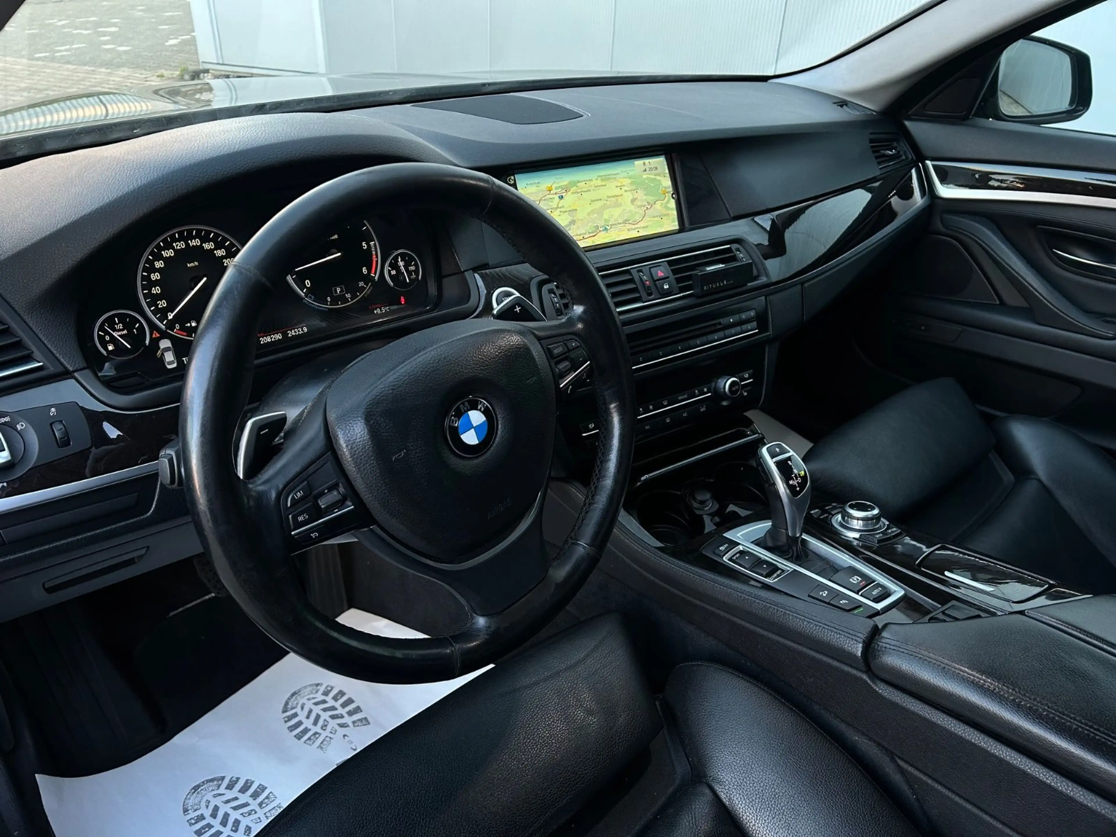 BMW 535 d xDrive*BI-XENON*NAVI PROF*HUD*LUXURY*19* — photo 9