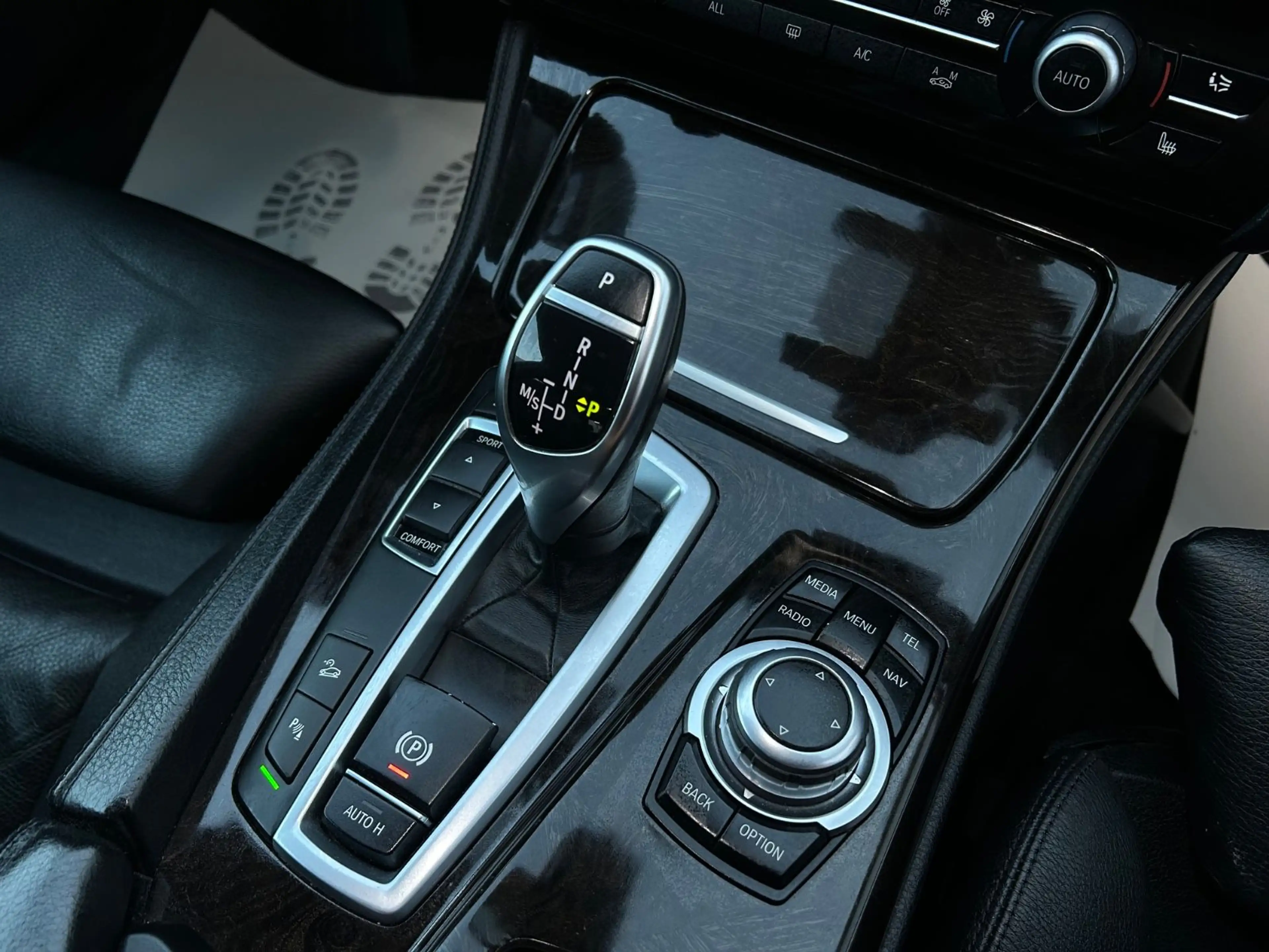 BMW 535 d xDrive*BI-XENON*NAVI PROF*HUD*LUXURY*19* — photo 11