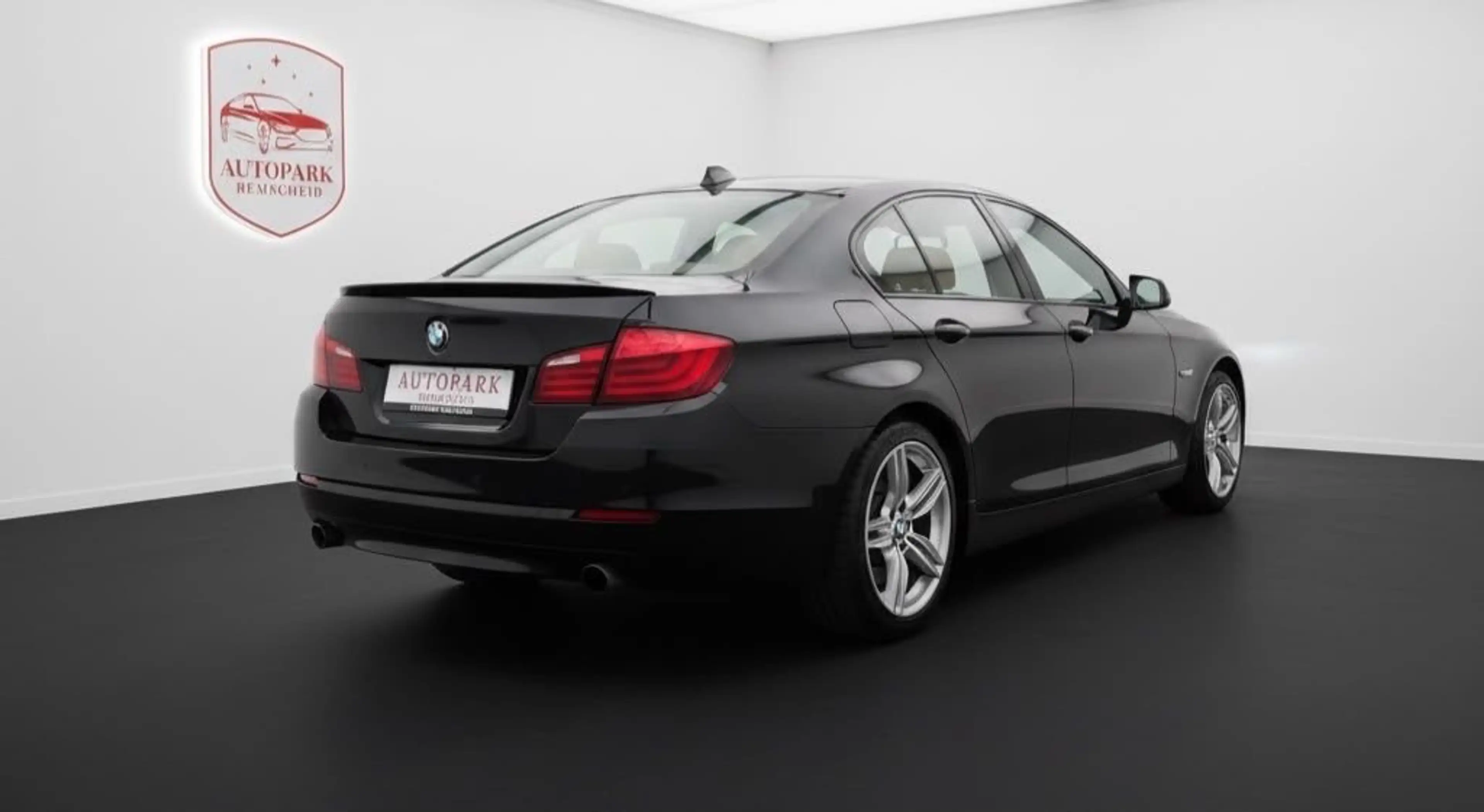 BMW 535 d xDrive*BI-XENON*NAVI PROF*HUD*LUXURY*19* — photo 3