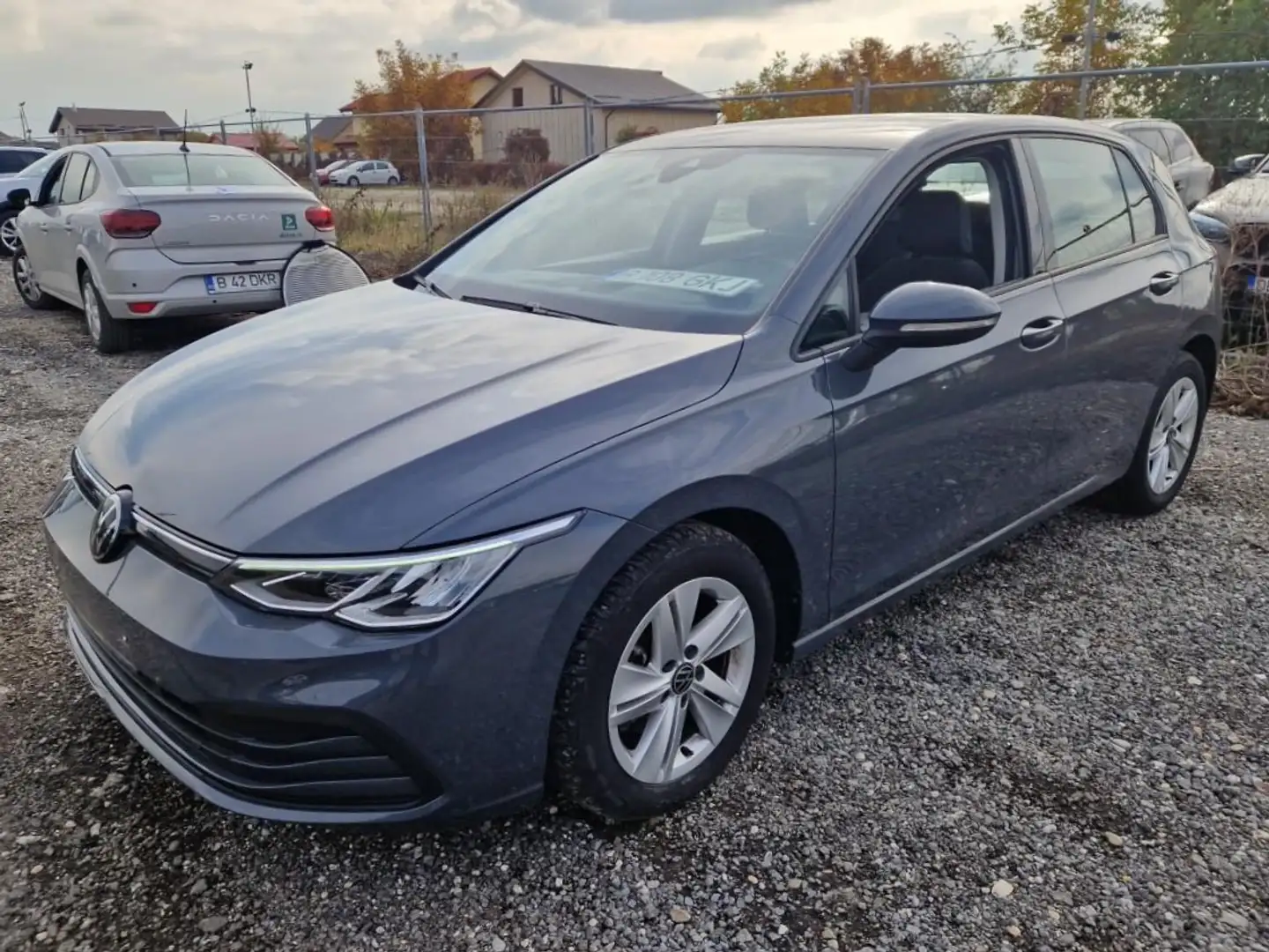 Volkswagen Golf VIII 1.0 eTSI LIFE DSG Navi*LED*RFK*ACC*APP Grau - 2